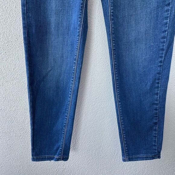 White House Black Market Girlfriend Denim Jeans Straight Leg SZ 4 - Picture 5 of 15